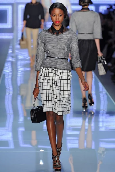 Look 11